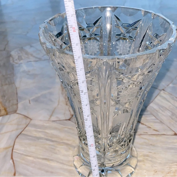 Gorgeous Stylish Modern Clear Glass Flower Vase - Picture 7 of 8